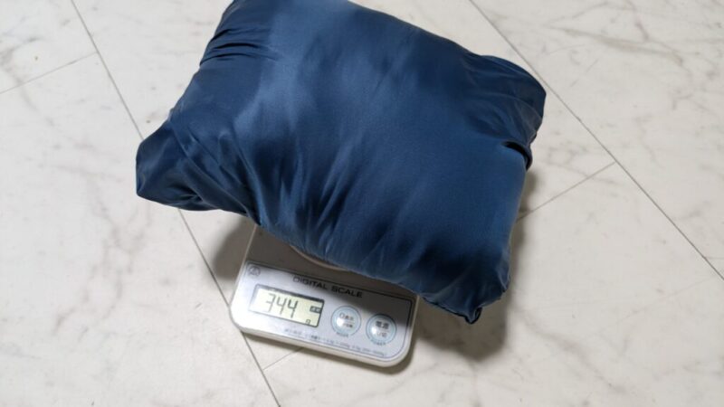 ナノパフジャケットMサイズの重さは344g