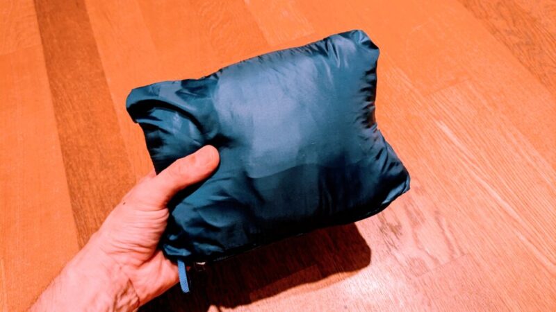 ナノパフジャケットは内ポケットにパッカリングできる